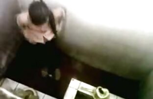 XXX Blondine liegt auf der Couch und masturbiert stark und schwellte wie nie zuvor auf, und der Typ sah deutsche sexfilme reife frauen sofort von ihm zu bekommen und er fängt an, sie barbarisch in die Muschi zu ficken und dann im Mund von ihr zu enden
